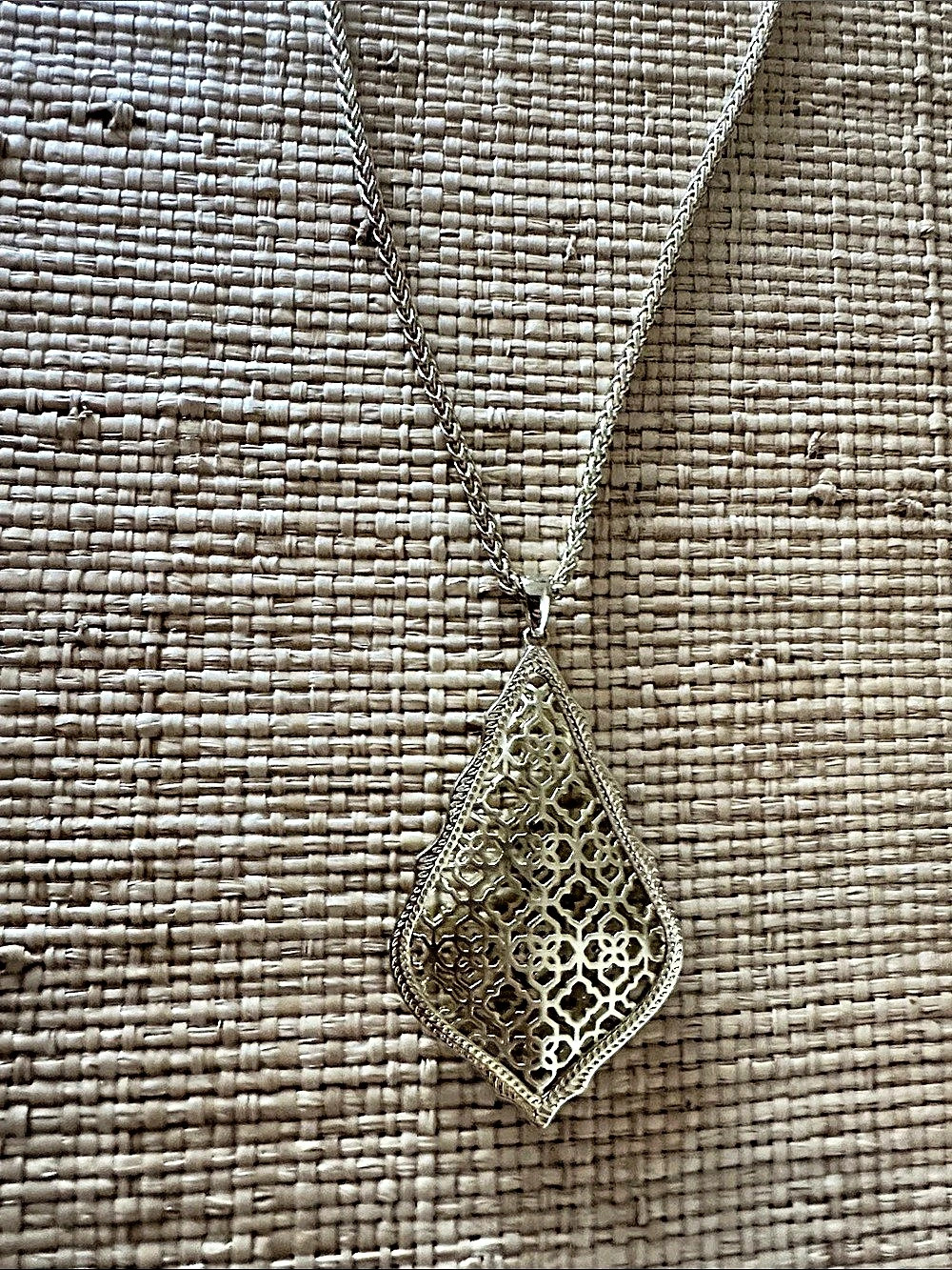 Kendra Scott Aiden Long Pendant Necklace Gold